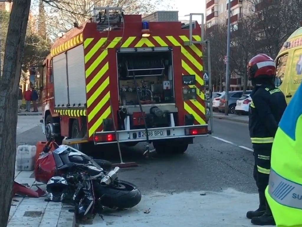 Fallece un motorista de 44 años tras chocar contra una farola