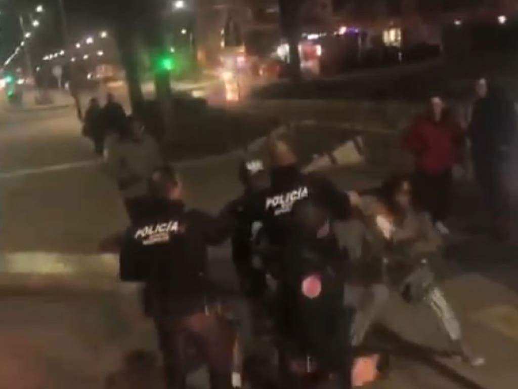 Denuncian racismo en el desalojo de una mujer negra de un autobús en Madrid