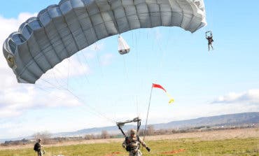 Alcalá de Henares recuerda el primer salto paracaidista en la ciudad 