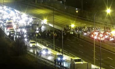Los taxistas dan por rotas las negociaciones y vuelven a cortar la M-40