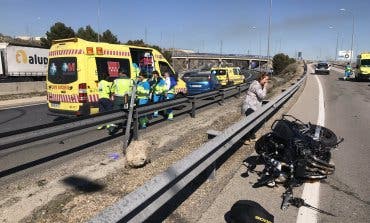Un motorista sufre la amputación de una pierna en un accidente en la A-4