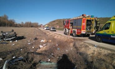 Muere un hombre tras volcar su coche en Guadalajara