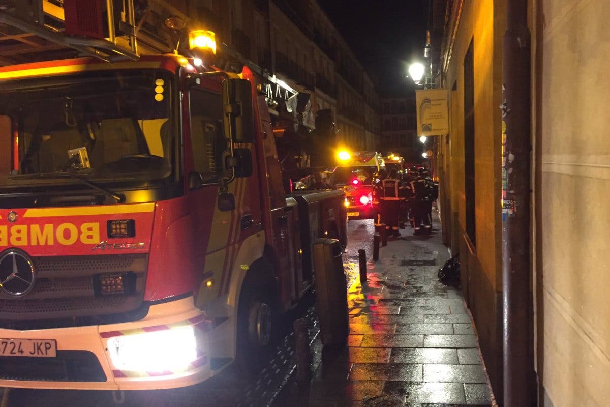 Un hombre se quema la cabeza y las manos en el incendio de su vivienda 