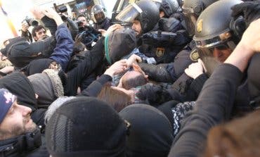 Varios detenidos en Madrid al tratar de impedir cuatro desahucios