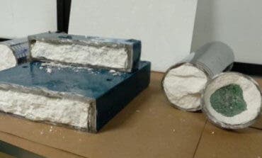 Detenido en Barajas con 7,5 kilos de cocaína ocultos en una prensadora