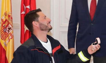 La pedida de mano de un bombero delante de Garrido 