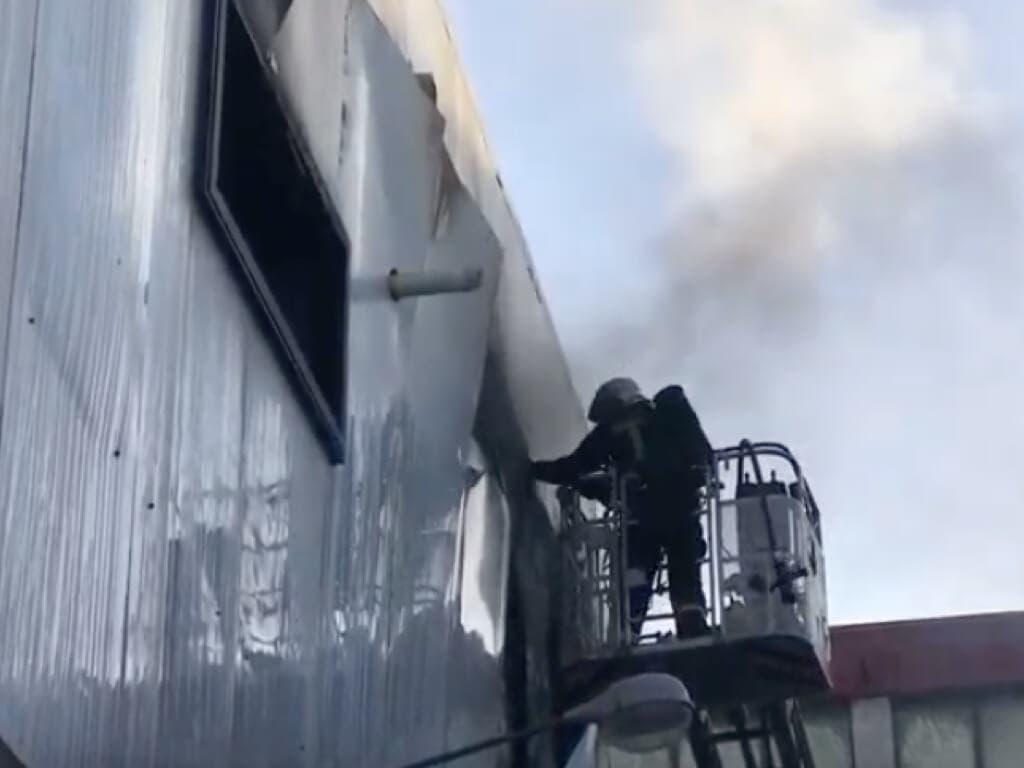 Arde una pastelería industrial en San Sebastián de los Reyes