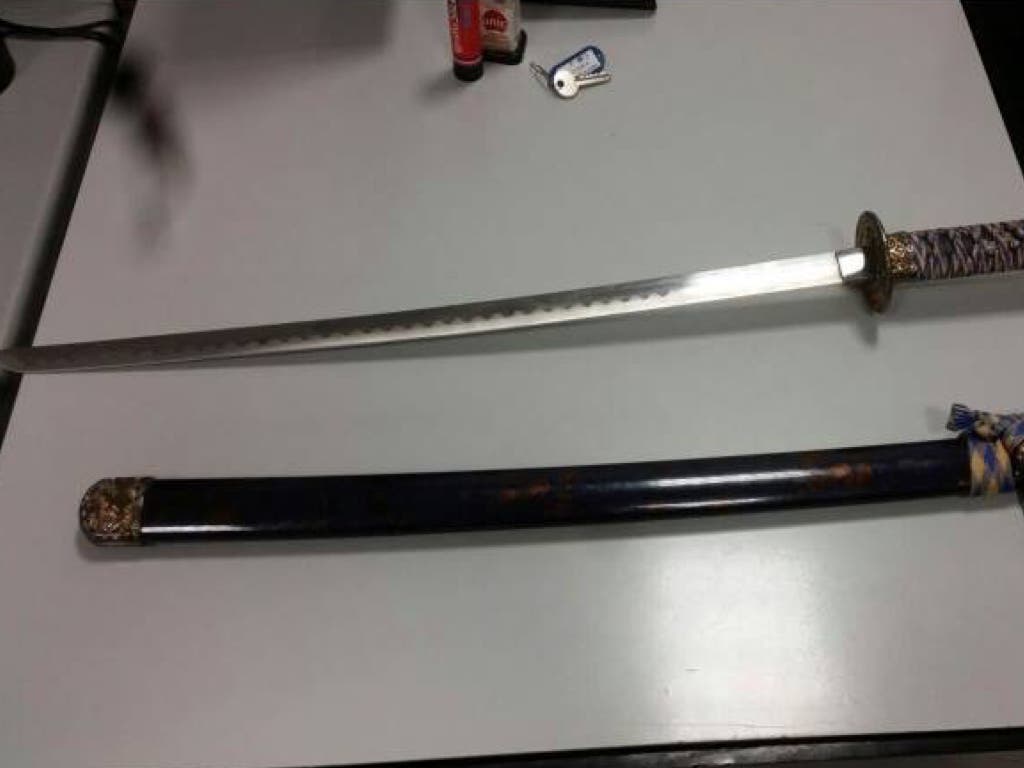 Detenido en Torrejón un presunto maltratador con una katana de 75 centímetros 