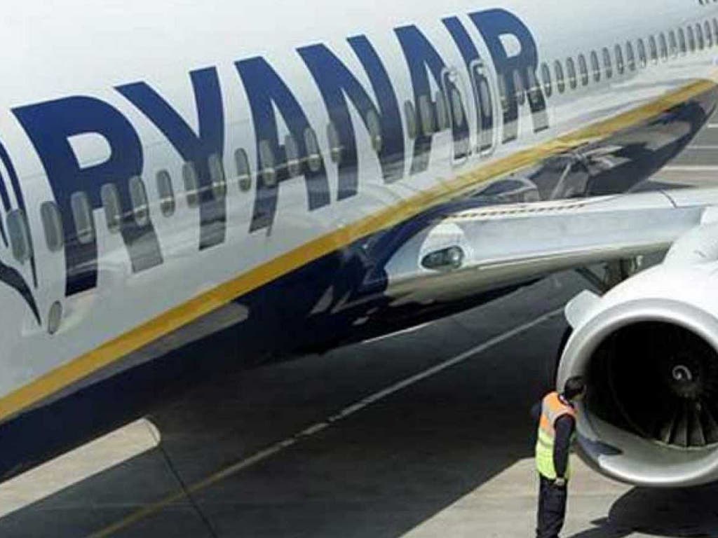 Un juzgado madrileño declara nula la tasa de Ryanair por llevar equipaje en cabina