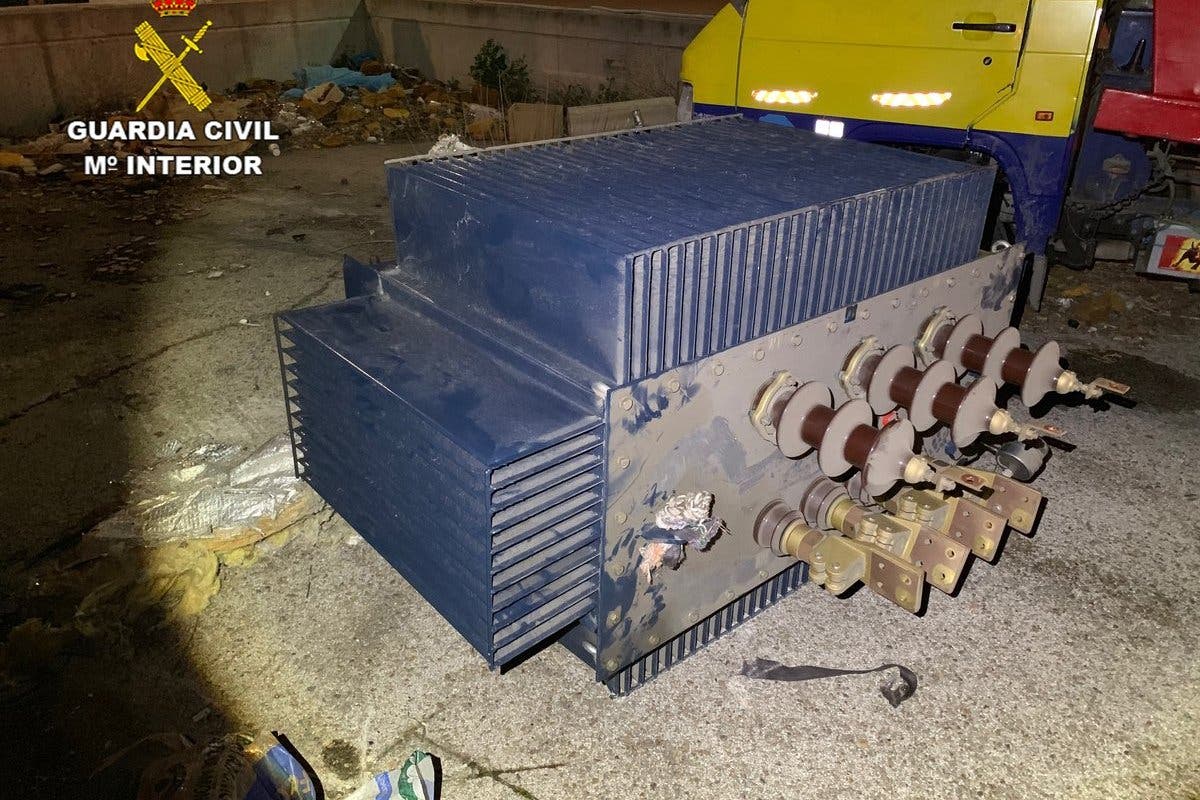 Detenidos en Azuqueca al intentar robar un transformador eléctrico con una grúa
