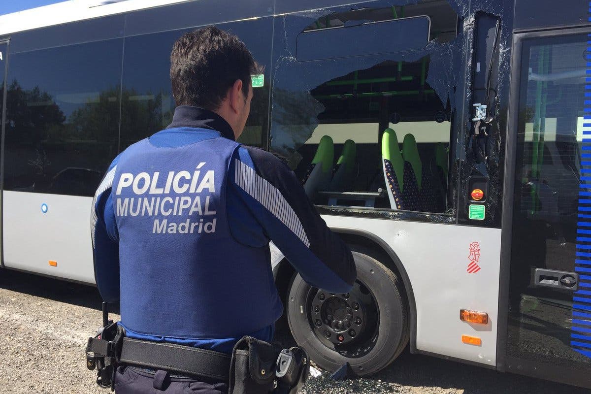 Grave accidente laboral en un aparcamiento de autocares de Barajas