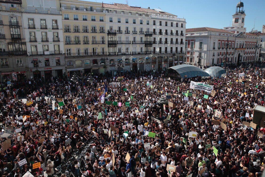 Miles de jóvenes piden en Madrid medidas urgentes contra el cambio climático