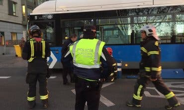 Herida grave una joven tras ser atropellada por un autobús de la EMT
