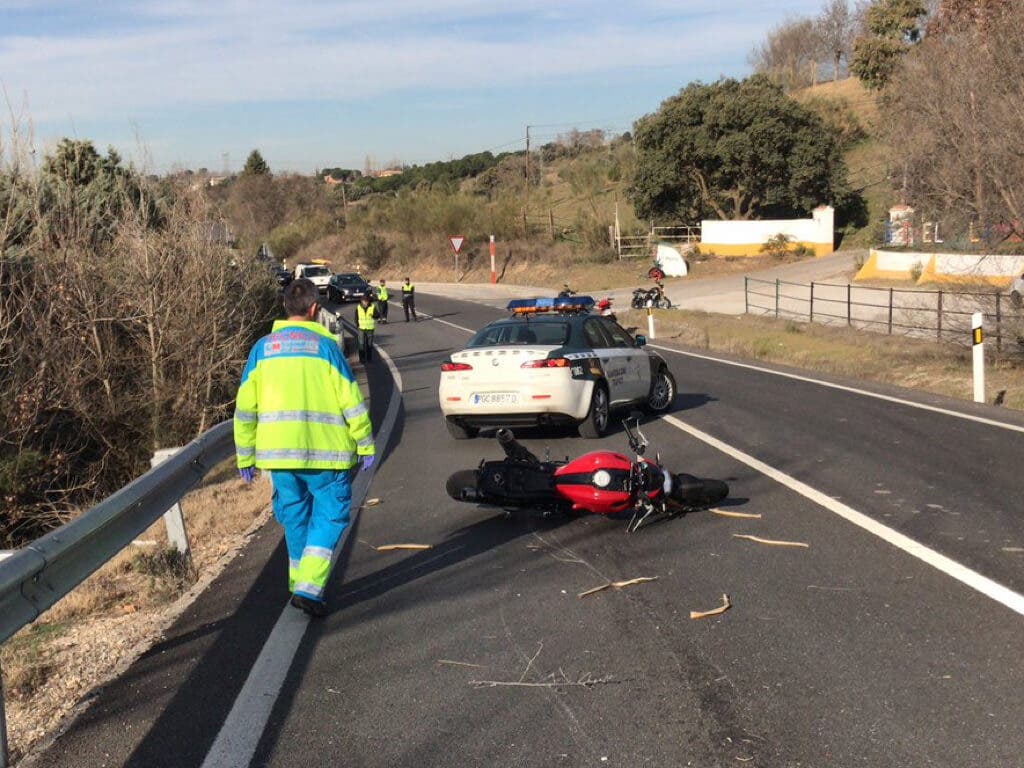 Muere un motorista en un accidente en la M-513