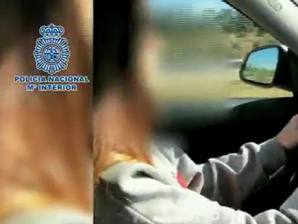 Detenida una menor por conducir a 220km/h por la A-5