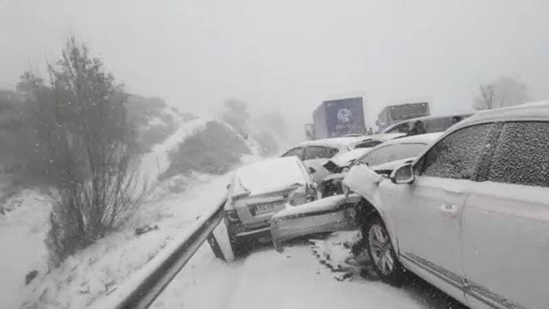 El aparatoso accidente de Somosierra con 35 heridos y 50 vehículos implicados