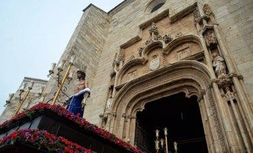 Polémica en Alcalá de Henares al impedirse el recorrido de una cofradía