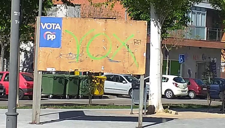 Vox se desmarca de las pintadas que han aparecido en Azuqueca 