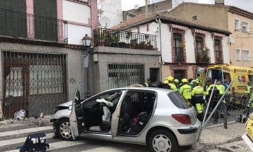 Heridas dos mujeres y dos niñas al chocar su coche contra una pared