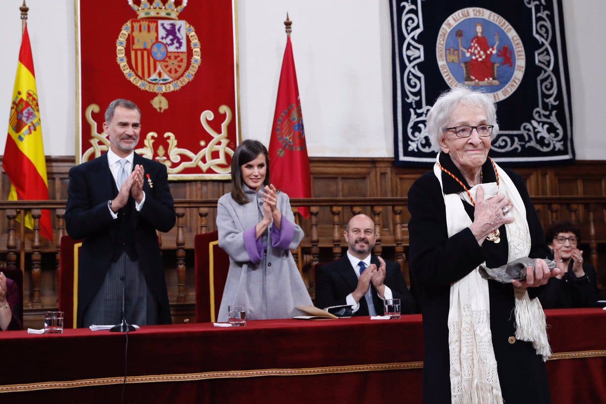 Ida Vitale recibe el Premio Cervantes en Alcalá de Henares