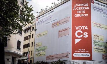 Ciudadanos cuelga una nueva lona en Madrid contra Pedro Sánchez