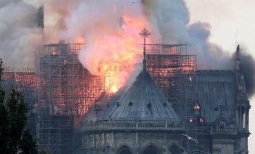 Todo el mundo pendiente del incendio de la catedral de Notre Dame