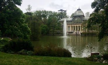 El Retiro reabre sus puertas tras haber sido desalojado por el viento