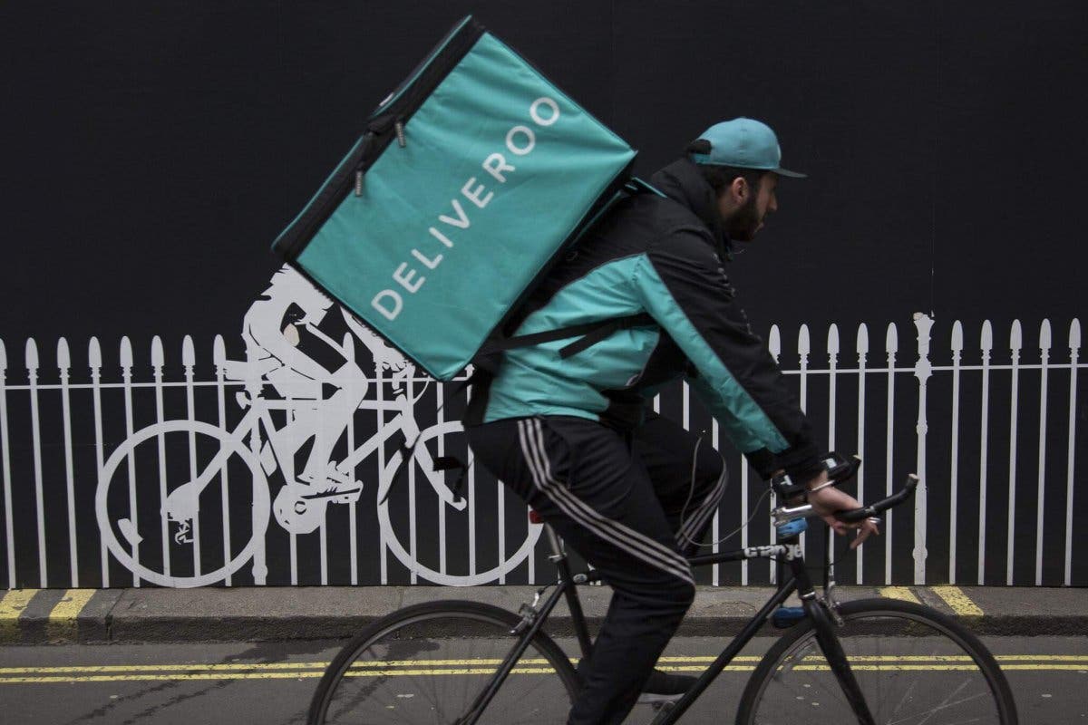 La comida a domicilio de Deliveroo llegará a Coslada, Rivas, Torrejón y Guadalajara