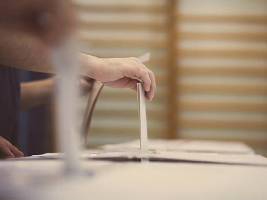 Tres detenidos en Madrid por intentar votar dos veces en las elecciones