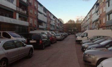 Vecinos de Alcalá de Henares critican la falta de aparcamiento