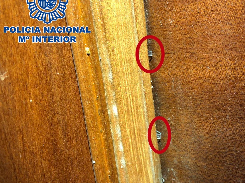 Así marcaban los pisos para robar dos detenidos en Madrid