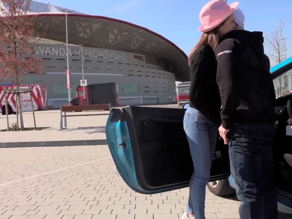 Torbe rueda una escena de cine para adultos frente al Wanda Metropolitano