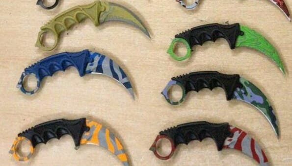 Detenido en Vallecas por vender las peligrosas «karambit»