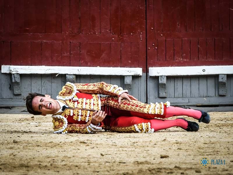 Grave cornada al torero de Torrejón, Gonzalo Caballero, en Las Ventas