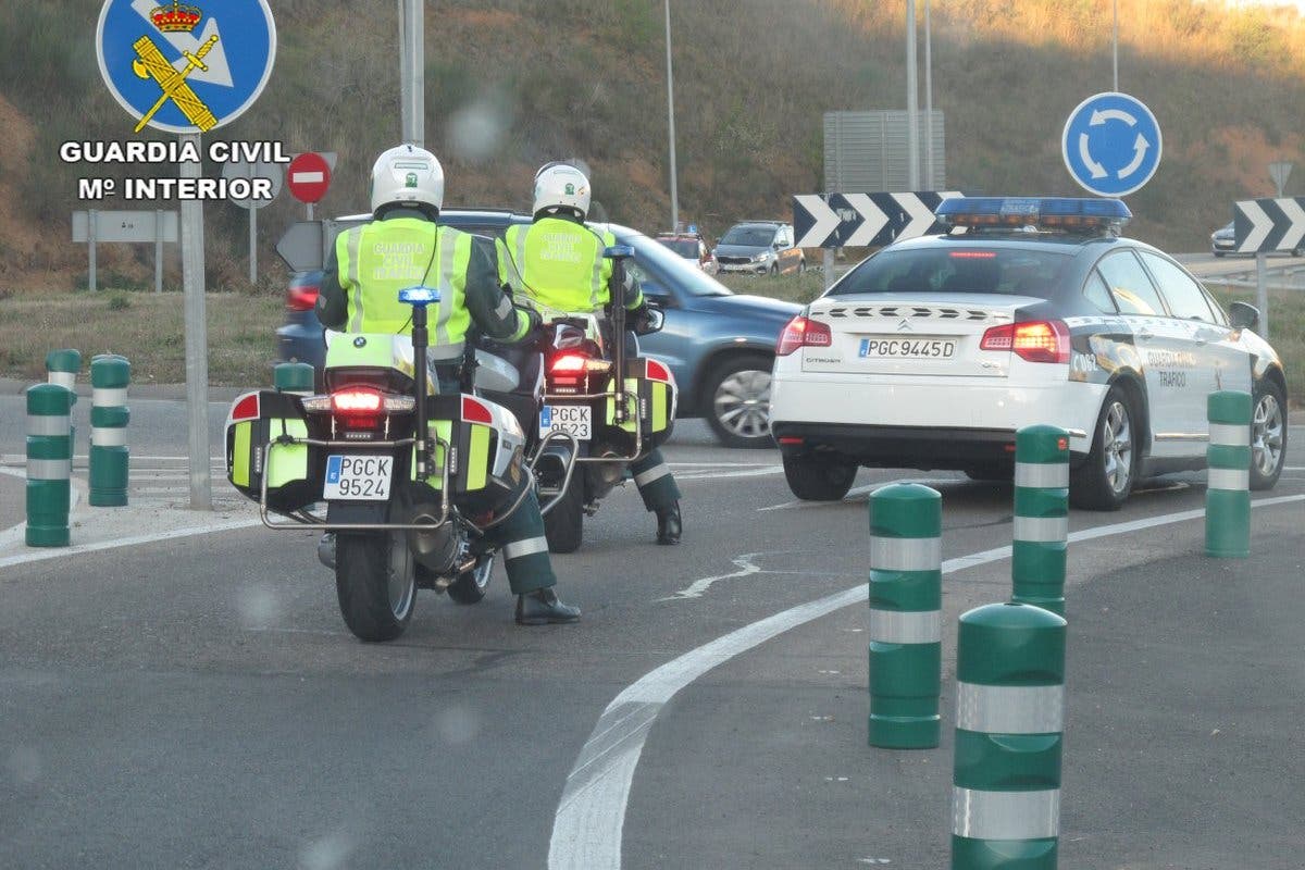 Pillan en la A-2 a un camionero borracho que transportaba mercancías peligrosas