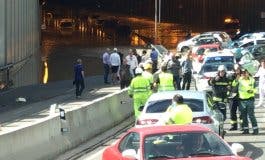 Una inundación corta el acceso a la T-4 del aeropuerto de Barajas