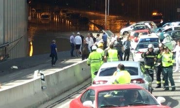 Una inundación corta el acceso a la T-4 del aeropuerto de Barajas
