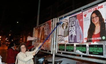 Podemos acusa a España2000 de tapar sus carteles en Alcalá de Henares