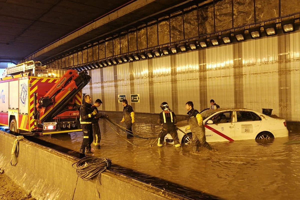 Logran retirar los 9 coches atrapados en el túnel de la M-14
