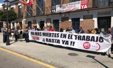 Concentración por el trabajador fallecido en Paracuellos de Jarama 