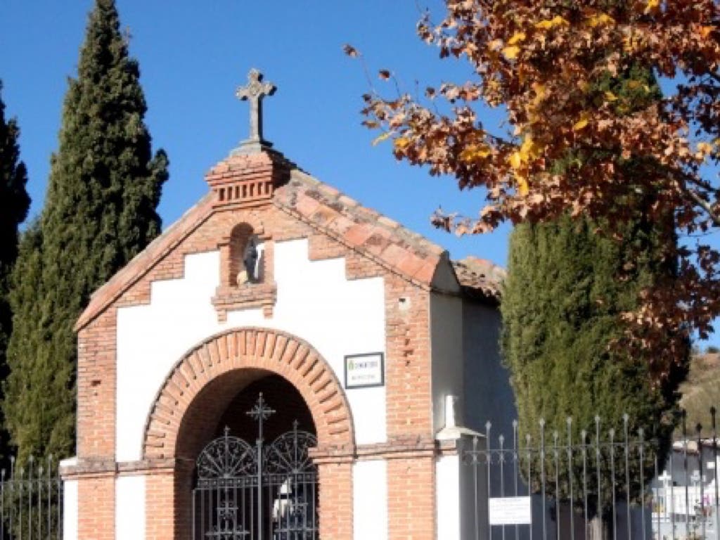 Roban más de 60 crucifijos en el cementerio de Cabanillas del Campo
