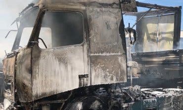Arden 15 vehículos en un polígono de Loeches 