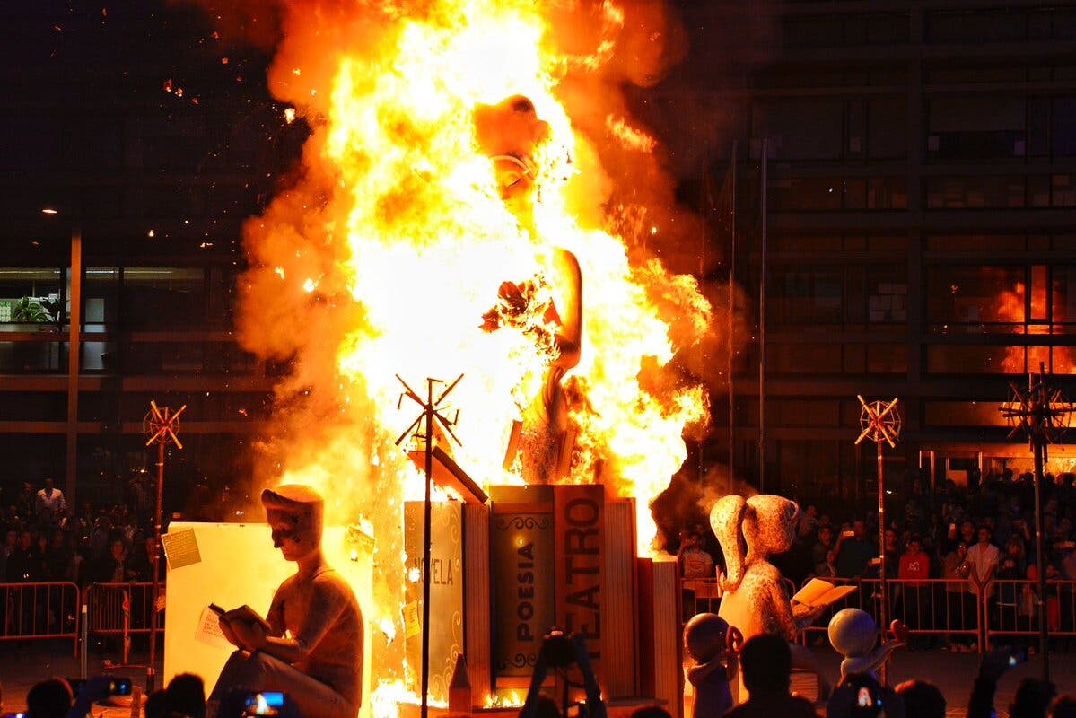 Así ardió la falla de Alcalá de Henares