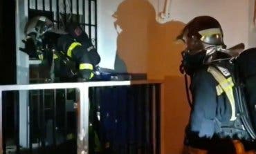 Un intoxicado en Coslada al incendiarse el local en el que pernoctaba