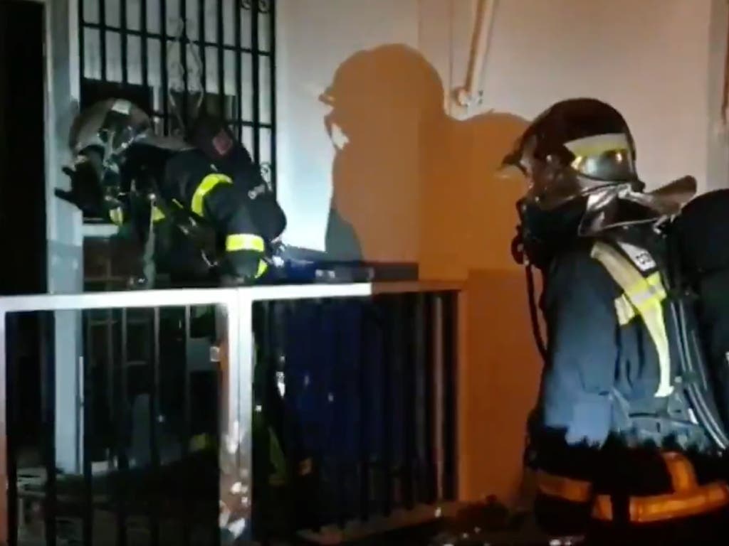 Un intoxicado en Coslada al incendiarse el local en el que pernoctaba