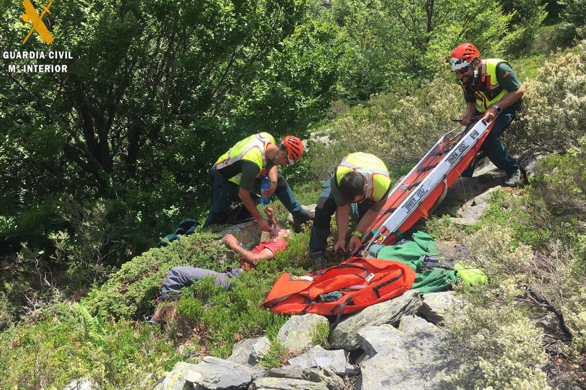 La Guardia Civil salva la vida a un senderista accidentado en Guadalajara