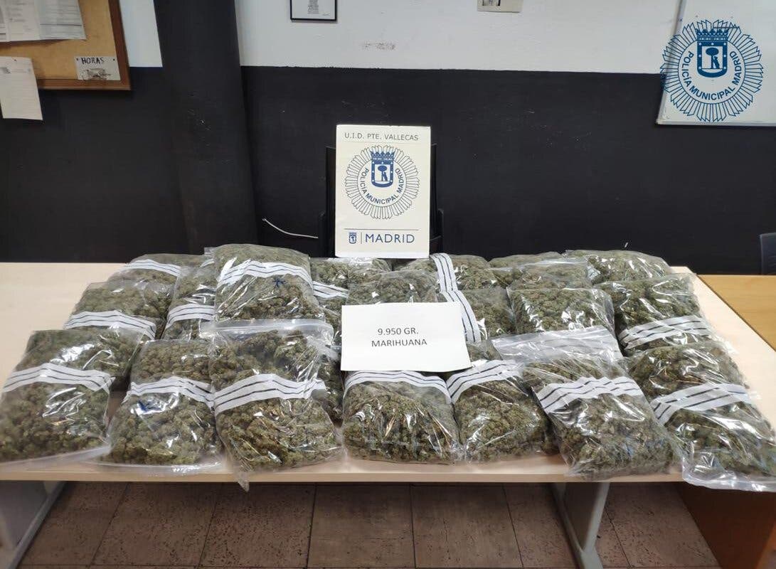 Encuentran 10 kilos de marihuana en un vehículo estacionado en Vallecas