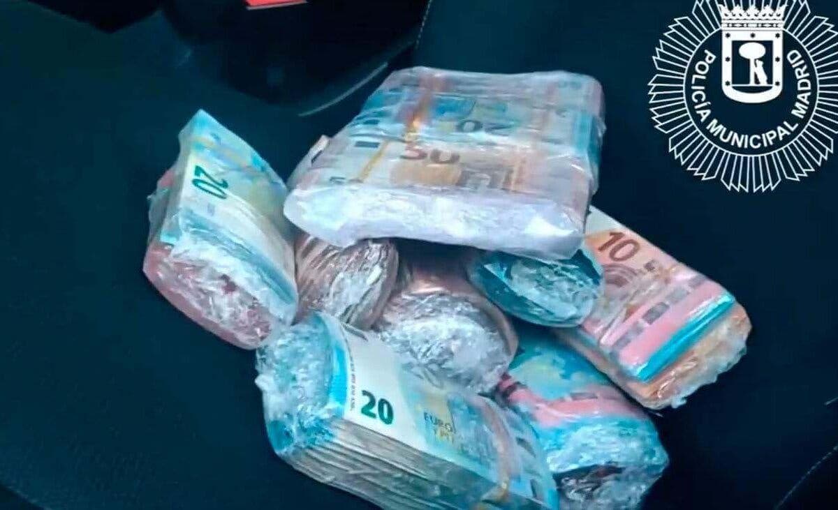 Hallan más de 100.000 euros ocultos en un coche en Madrid