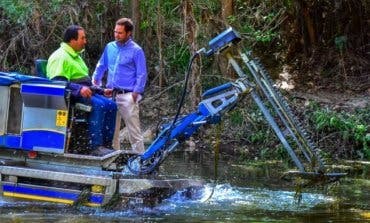 Torrejón vuelve a poner en marcha el barco anfibio contra los mosquitos