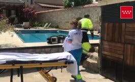 Grave una mujer de 76 años rescatada de una piscina en Madrid